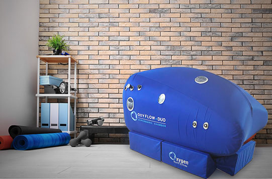Oxyflow Duo chamber interior with reclining chairs