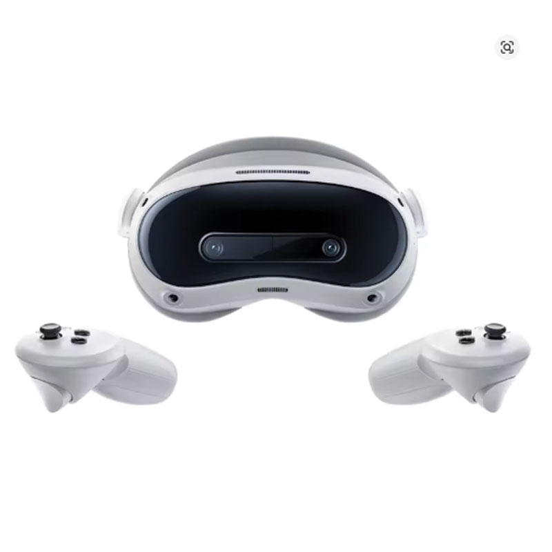 PICO 4 Ultra in-use gaming shot