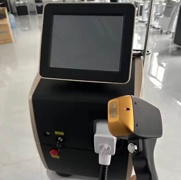 Diode laser device with ice cooling tip
