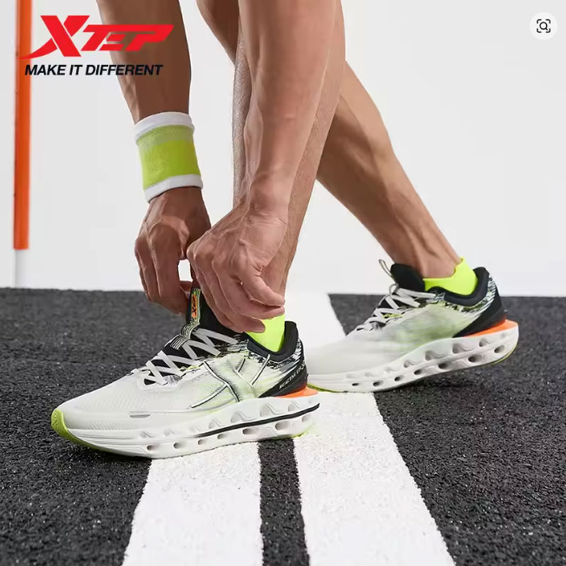 Xtep Reactive Coil 11.0 men's summer running shoes - coil cushioning system detail