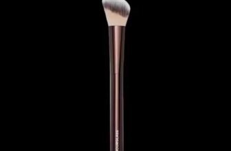 HOURGLASS-No.-15-Liquid-Blush-Angled-Contour-Brush
